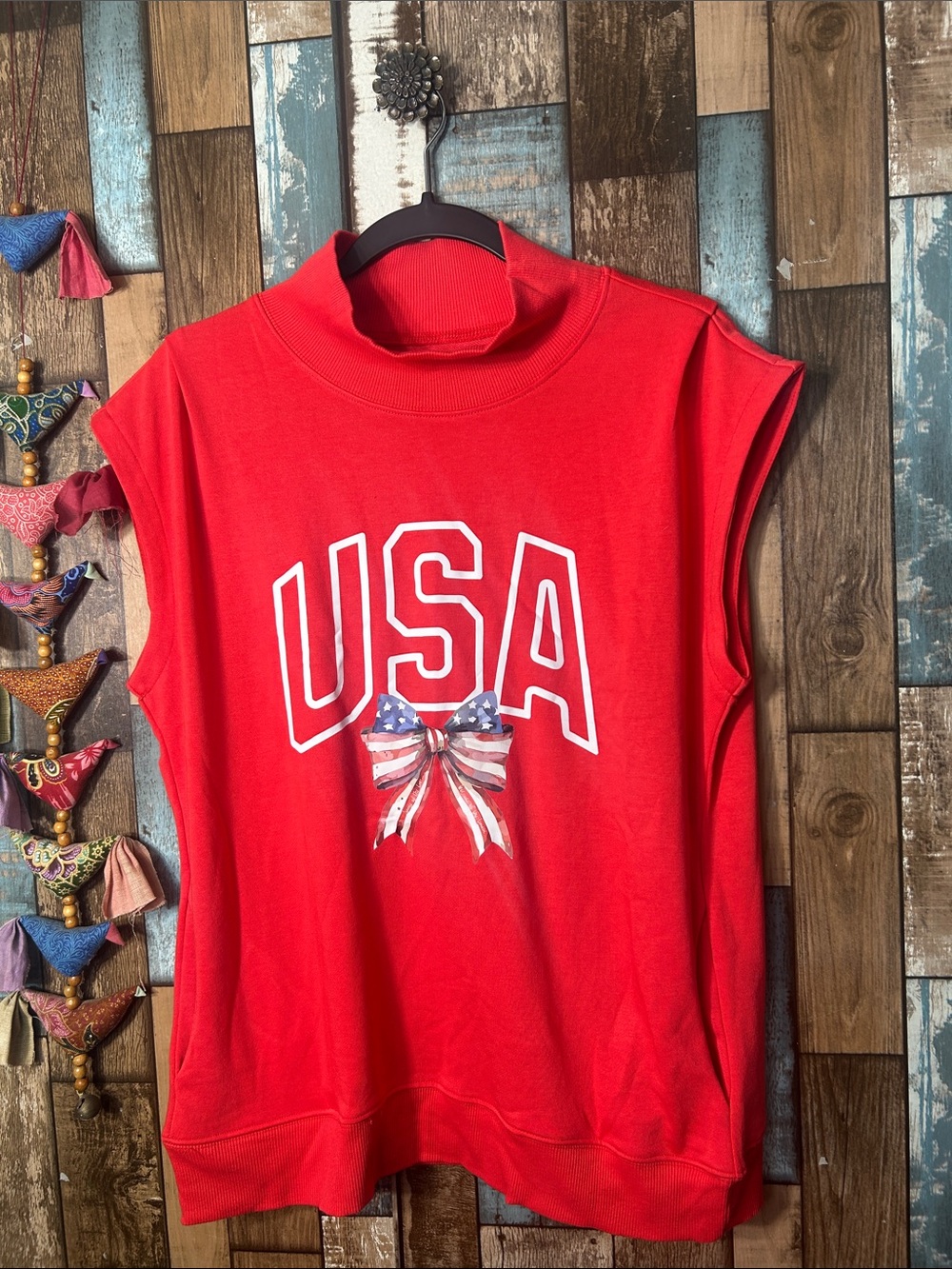 Red USA Graphic Sleeveless sweatshirt with pockets